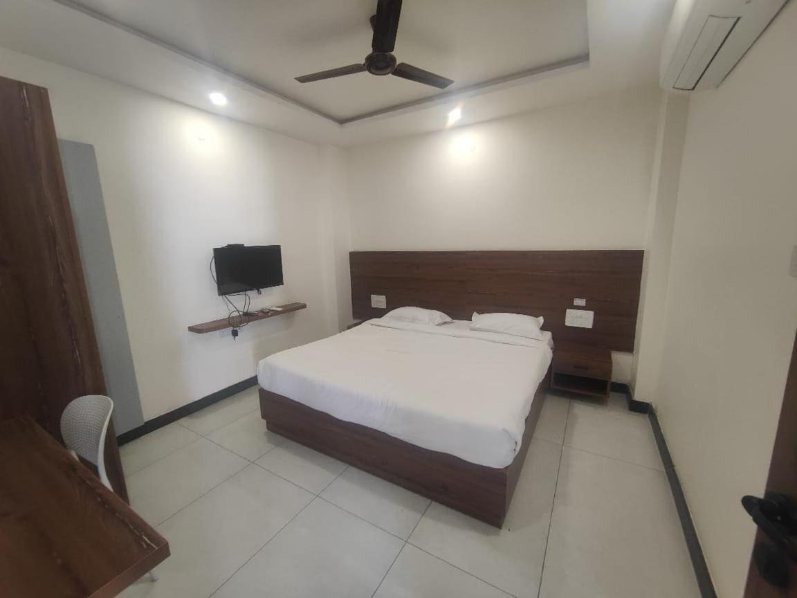 Super Townhouse Shivamogga Formerly Karthik Bhavan Dış mekan fotoğraf